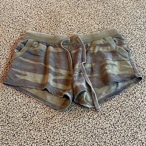 Z Supply Camo Green Shorts Size XS w/ Drawstring in Like New Condition
